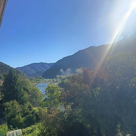 La Casa Sul Fiume * Pray